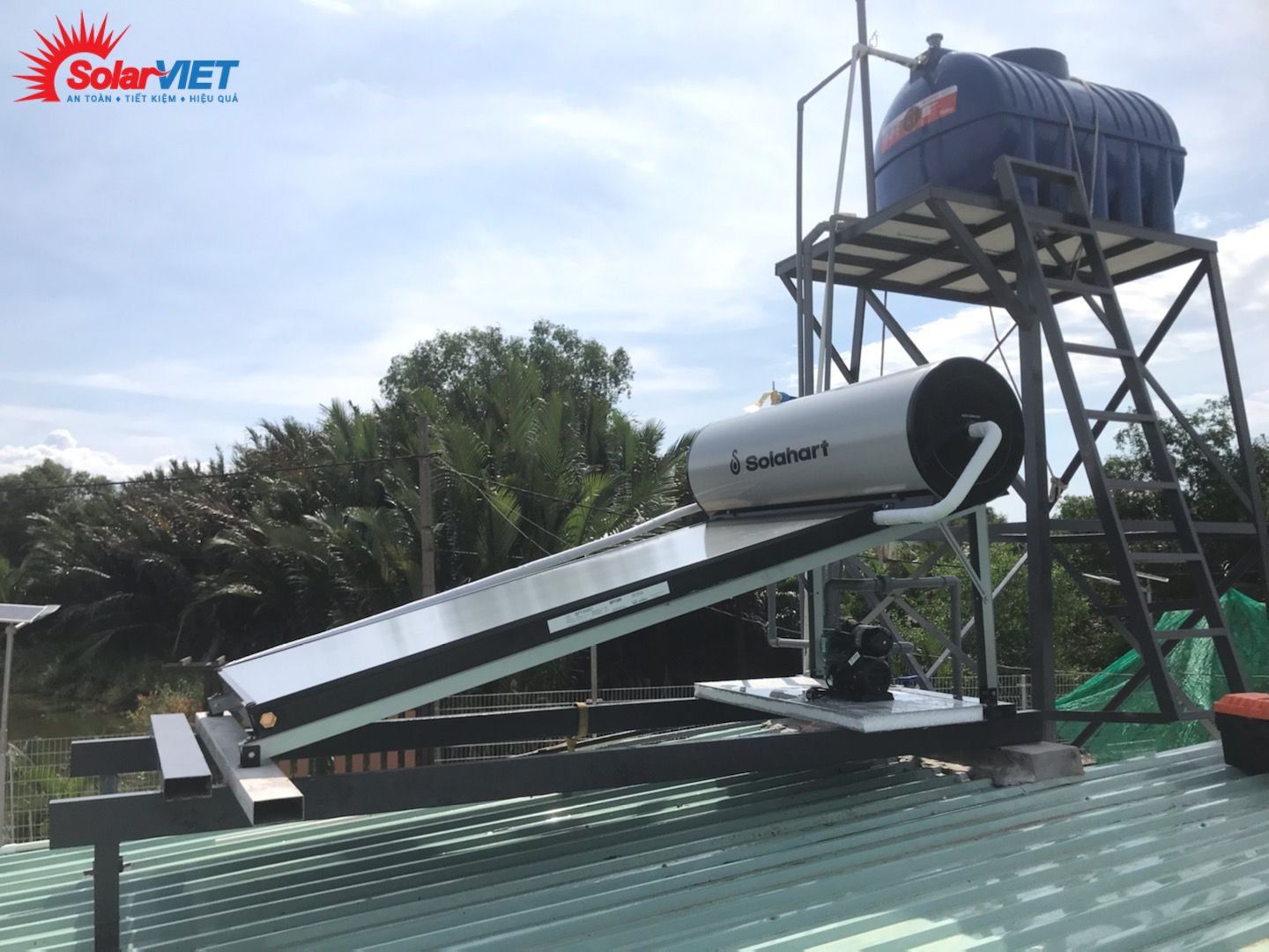 may-nuoc-nong-nang-luong-mat-troi-solahart-150l-lap-dat-binh-chanh